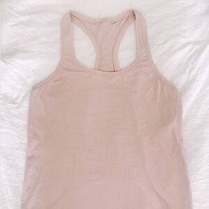 Lululemon Swiftly Tech Racerback 2.0 in Feather Pink/Feather Pink | Size 10